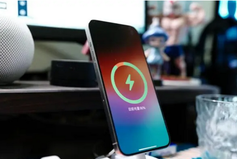 汤原苹果15换屏服务分享用什么充电器给iPhone15充电更好 